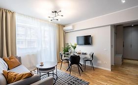 Sunny 2Br Flat - Top Location - Stunning Views